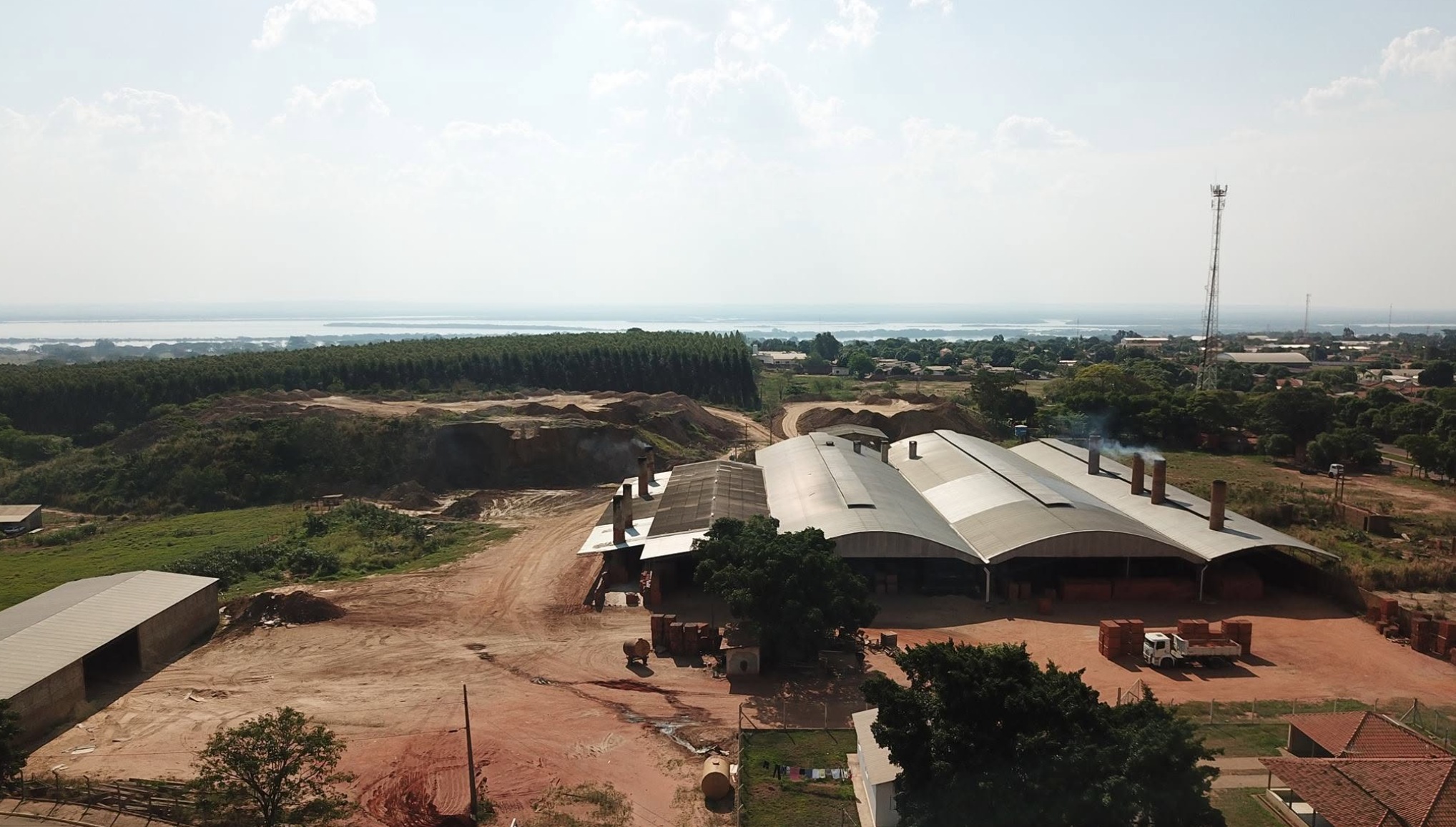 Vista aérea da unidade da Cerâmica Rebeschini em Paulicéia-SP
